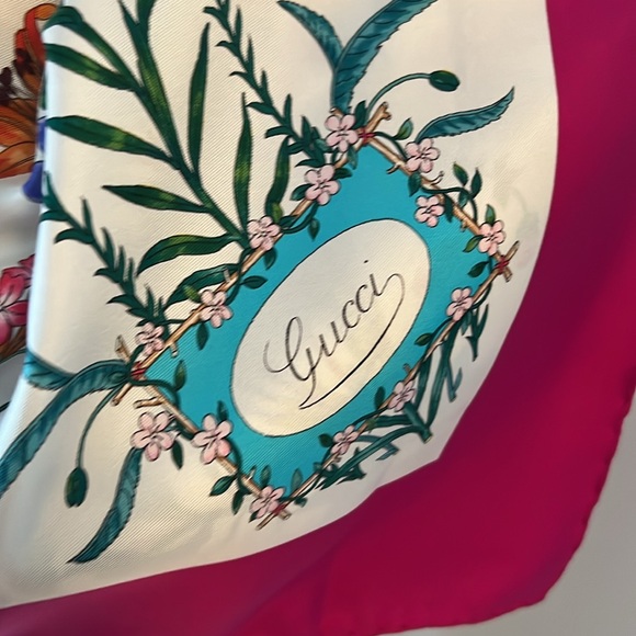 GUCCI SILK SCARF 34”x34” - Picture 7 of 11
